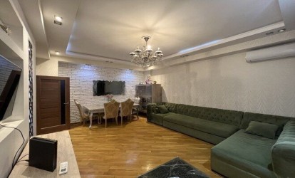 Satılır — 2 otaqlı  yeni tikili  67 m²   Azərbaycan Bakı Xocalı pr.          (000350)