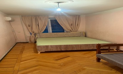 İcarəyə verilir — 2 otaqlı köhnə tikili 50 m²   Azərbaycan Bakı Hesen bey Zerdabi küc          (000352)