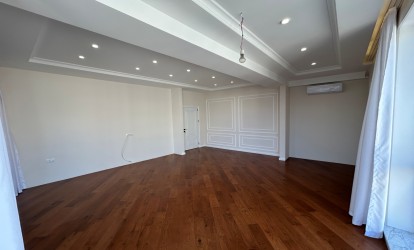 Satılır — 3 otaqlı  yeni tikili  140 m²   Azərbaycan Bakı Təbriz kücəsi          (000384)