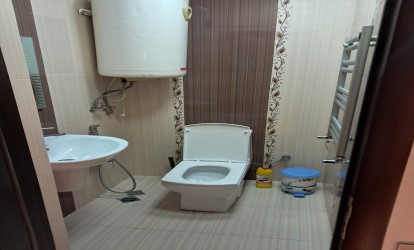 İcarəyə verilir — 3 otaqlı  yeni tikili  105 m²   Azərbaycan Bakı Mehdi Mehdizadə küçəsi          (000421)