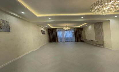 Satılır — 3 otaqlı  yeni tikili  105 m²   Azərbaycan Bakı MirƏli Qaşqay kücəsi          (000451)