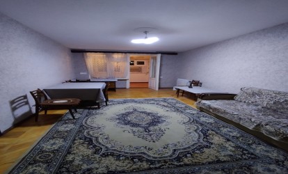 İcarəyə verilir — 3 otaqlı köhnə tikili 75 m²  Bakı Mireli Seyidov küc