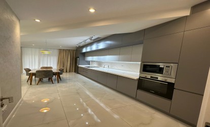 İcarəyə verilir — 3 otaqlı  yeni tikili  105 m²  Bakı 2 ci fəvvarələr küçəsi