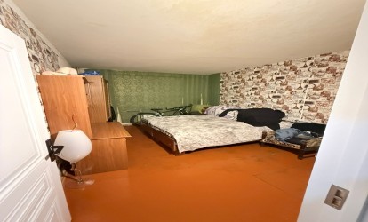 Satılır — 4 otaqlı köhnə tikili 80 m²  Bakı Həzi Aslanov metrosu