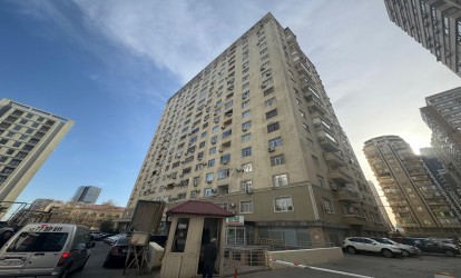 Satılır — 4 otaqlı  yeni tikili  217 m²  Bakı Sənan Kərimov