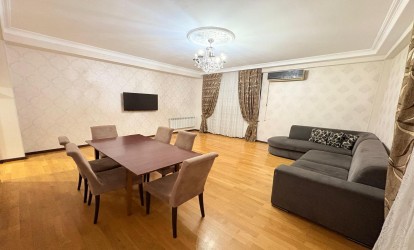 İcarəyə verilir — 3 otaqlı  yeni tikili  127 m²  Bakı Azinko binalarında