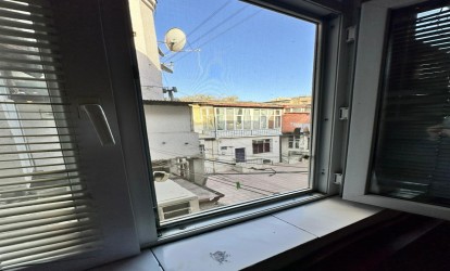 Satılır — 2 otaqlı köhnə tikili 70 m²  Bakı 1 nomreli dogum evi