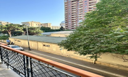 Satılır — 2 otaqlı köhnə tikili 70 m²  Bakı 1 nomreli dogum evi