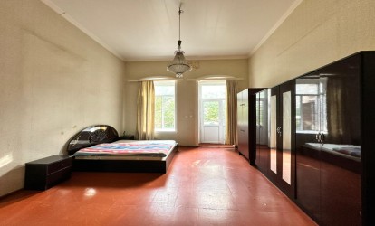 Satılır — 2 otaqlı köhnə tikili 70 m²  Bakı 1 nomreli dogum evi