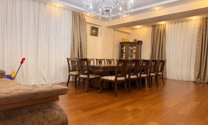 Satılır — 3 otaqlı  yeni tikili  135 m²  Bakı Azadlıq pr