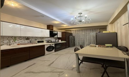 Satılır — 3 otaqlı  yeni tikili  135 m²  Bakı Azadlıq pr