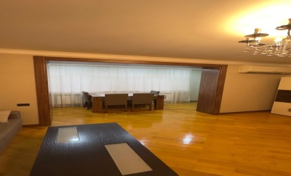 İcarəyə verilir — 3 otaqlı köhnə tikili 80 m²  Bakı Neftçilər metro