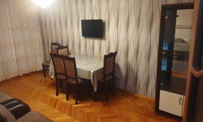 İcarəyə verilir — 4 otaqlı köhnə tikili 100 m²  Bakı Bekir Cobanzade kuc,