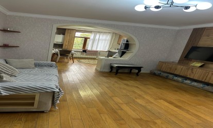 İcarəyə verilir — 2 otaqlı köhnə tikili 70 m²  Bakı Həsən Əliyev küçəsi