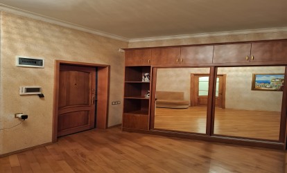 Satılır — 4 otaqlı  yeni tikili  172 m²  Bakı Həzi Aslanov metrosu