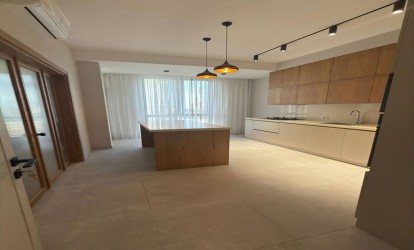 Satılır — 3 otaqlı  yeni tikili  143 m²  Bakı Təbriz kücəsi