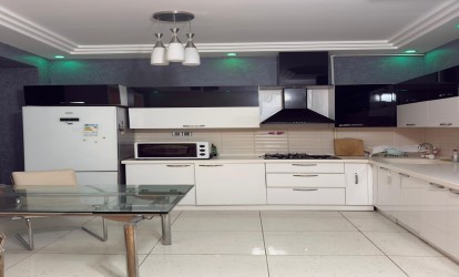 Satılır — 3 otaqlı köhnə tikili 90 m²  Bakı Huseyin Cavid pr