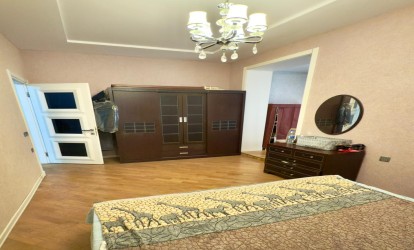 Satılır — 3 otaqlı köhnə tikili 90 m²  Bakı Huseyin Cavid pr