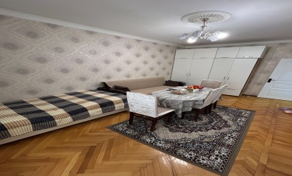 Satılır — 2 otaqlı köhnə tikili 45 m²  Bakı huseynbala eliyev kucesi