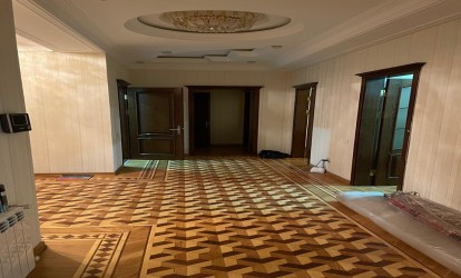 Satılır — 4 otaqlı  yeni tikili  174 m²  Bakı Məhəmməd Hadi küçəsi