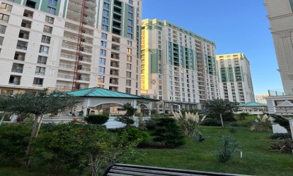 Satılır — 4 otaqlı  yeni tikili  220 m²  Bakı Təbriz küçəsi